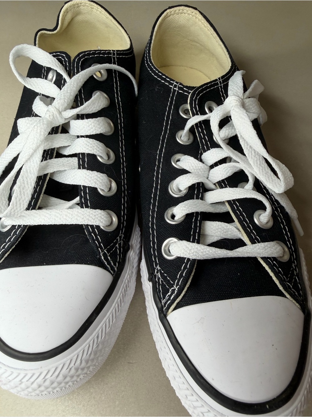 NWOT Converse Black & White Low-Top Women Sneakers